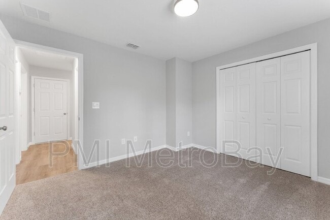 Building Photo - 9461 N Sandree Dr
