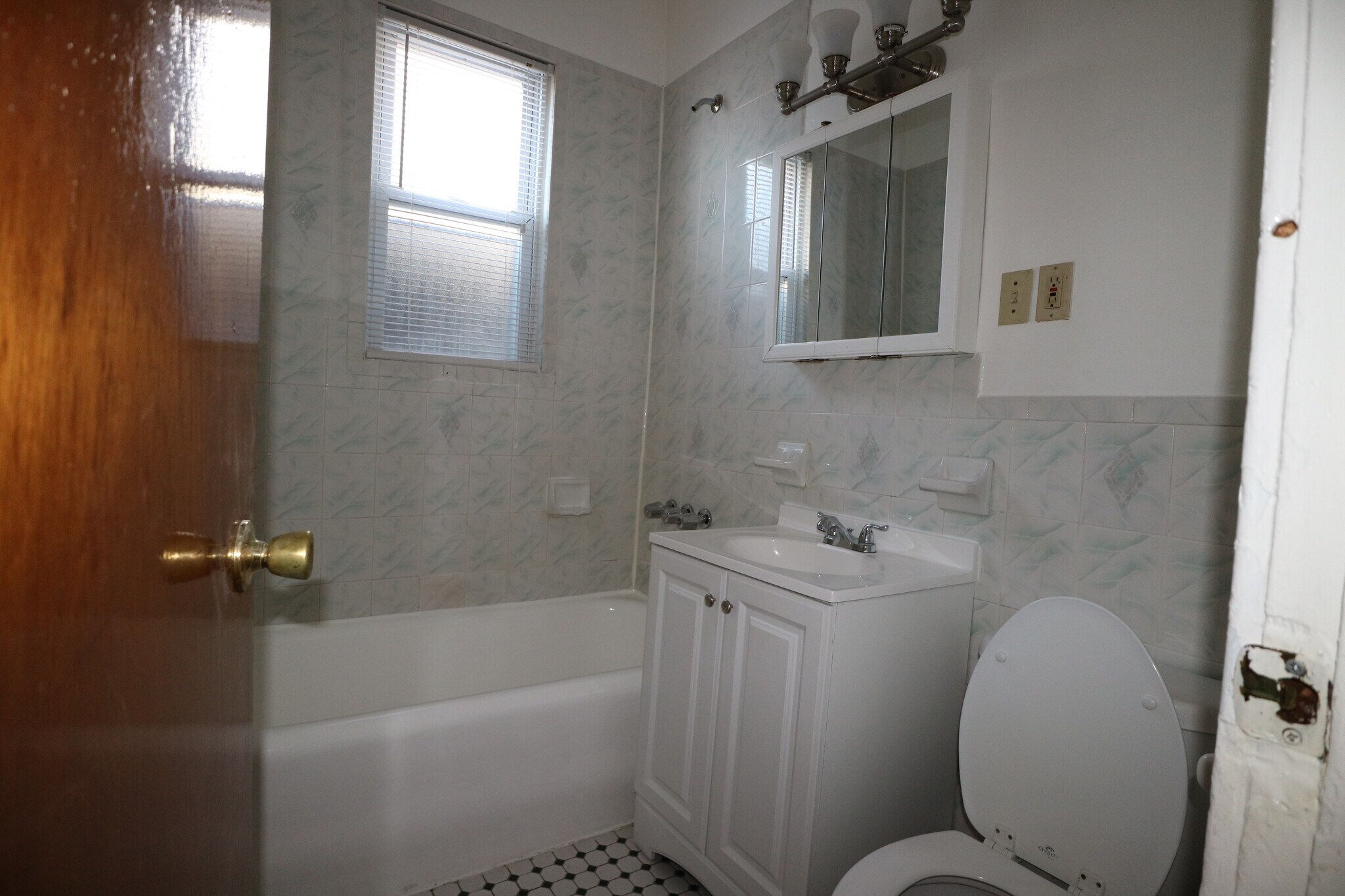 Building Photo - 138 Vermont Ave