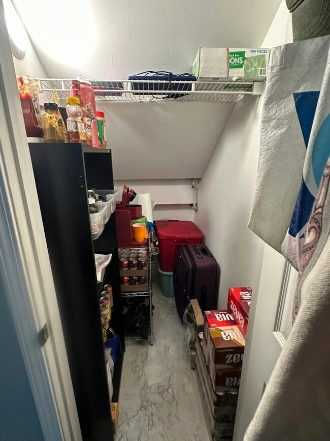 Building Photo - 250 Parktrail Rd