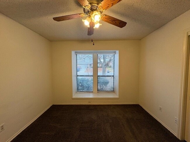 Building Photo - Beautiful North Arlington Townhome