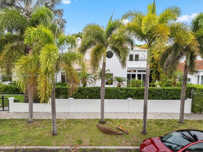 Building Photo - 825 SW 23rd Rd