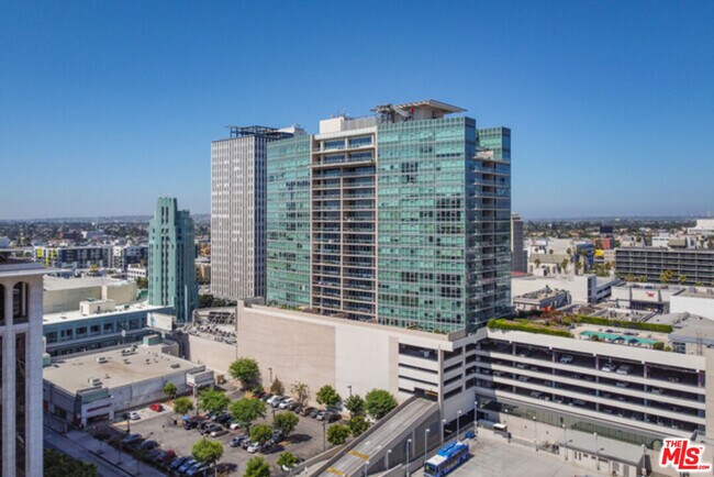Building Photo - 3785 Wilshire Blvd