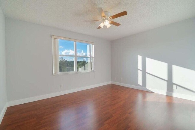 Building Photo - 7227 Chesapeake Cir