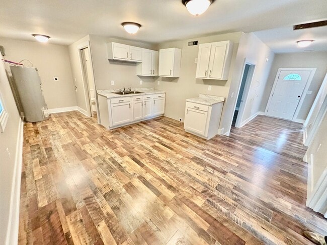 Building Photo - Fully Remodeled 3BR Gem in Frankfort