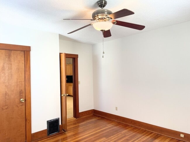 Building Photo - 25 Bennett St