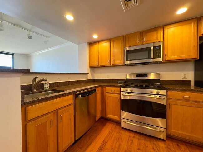 Building Photo - Charming 1 Bedroom/1 Bathroom Apartment Unit with In-Unit Laundry in Downtown Baltimore, MD!
