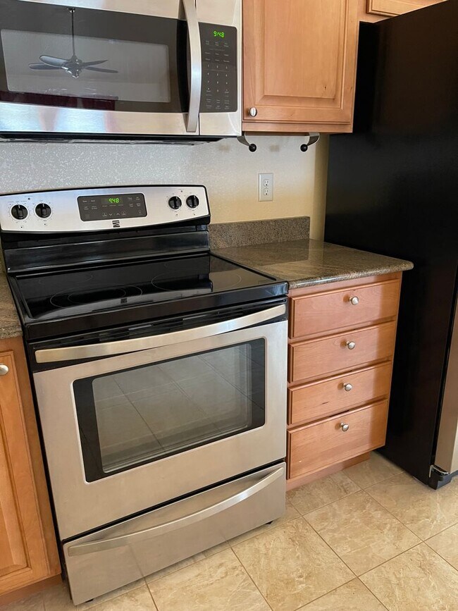 Building Photo - 422 Storm Ridge Dr