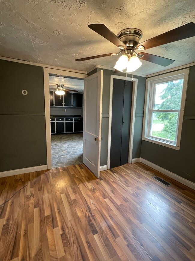 Building Photo - Four Bedroom Available August in Delphi