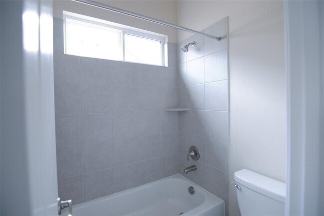 Building Photo - 30111 Twisting Springs Dr