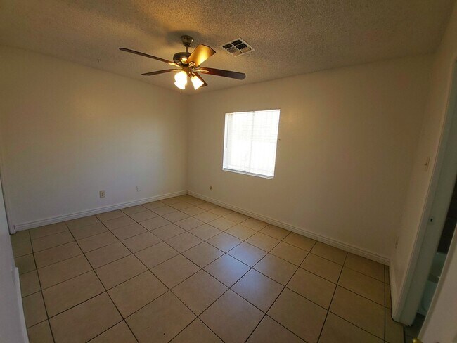 Building Photo - AFFORDABLE HOME WEST SIDE HOME!