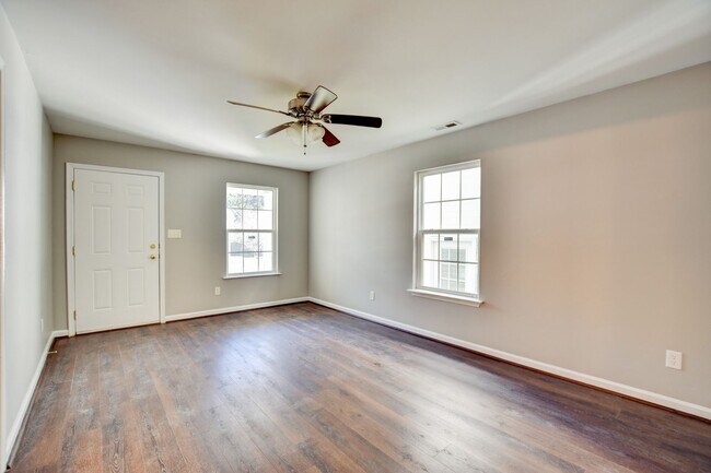 Building Photo - 960 Railroad Ave