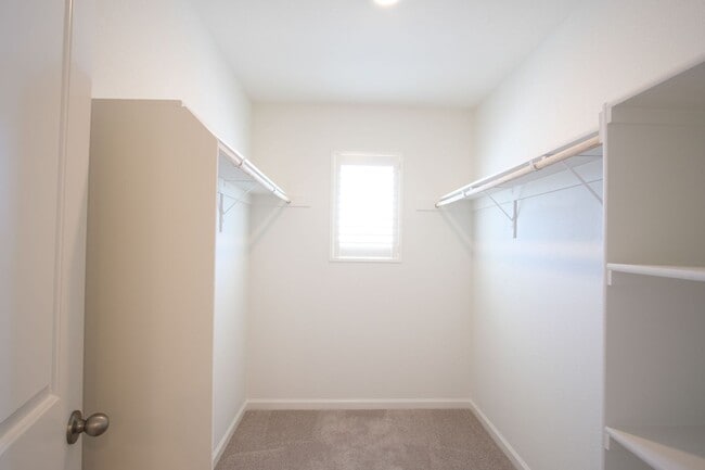 Building Photo - Beautiful Home in Manteca off of the 99, P...