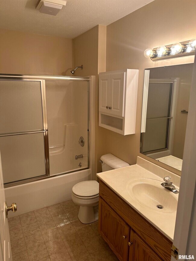 Building Photo - 2805 Cronin Dr
