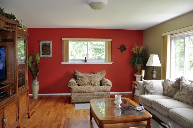Building Photo - 2065 Yorktown Dr