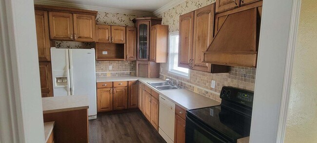 Building Photo - 124 Meadows Ln