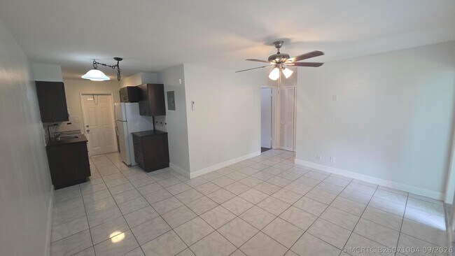 Building Photo - 4421 Poinciana St