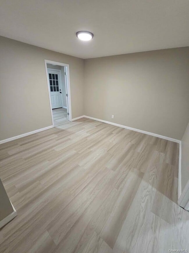 Building Photo - 991 N Quaker Ln