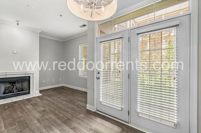 Building Photo - Coming Soon! – 1 Bed | 1.5 Bath Home in th...