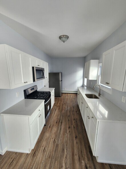 Building Photo - 344 Miltonia St