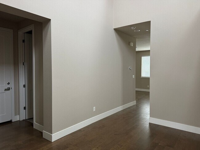 Building Photo - Fountaingrove 4 bedroom beauty