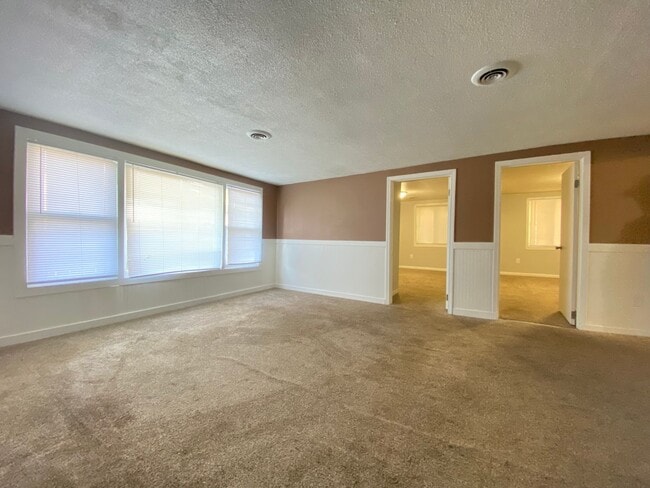 Building Photo - 3 Bedroom Home In Chesterton