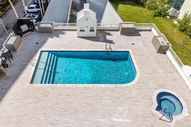 Building Photo - 1402 Brickell Bay Dr