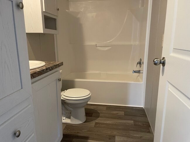 Building Photo - 46000 Geddes Rd