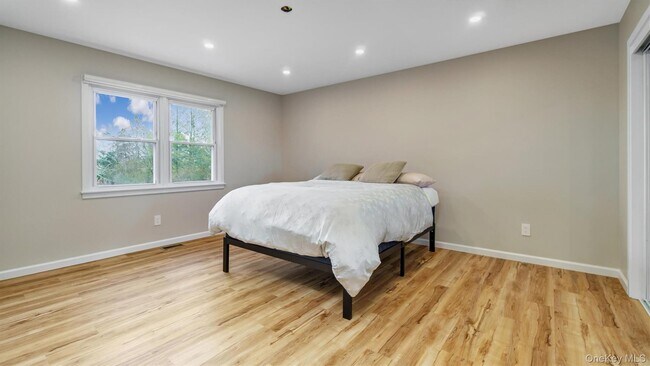 Building Photo - 120 Promenade Dr