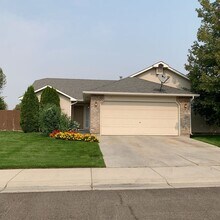 Building Photo - Mitchell Duplex