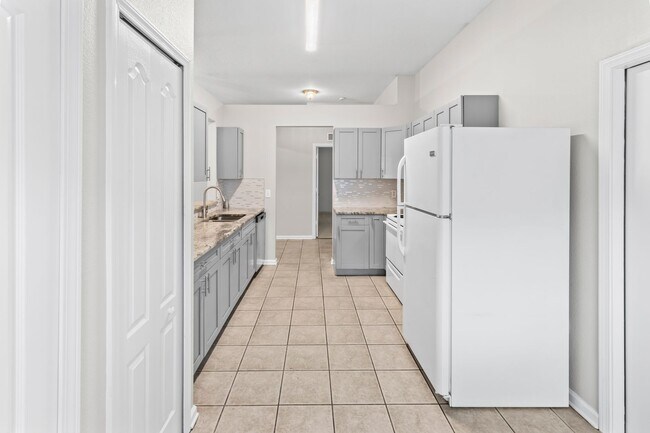 Building Photo - 10250 Hunters Haven Blvd