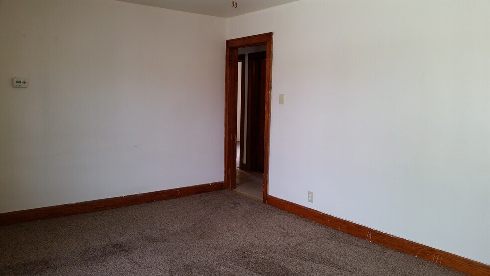 Living - 249 Healy Ave
