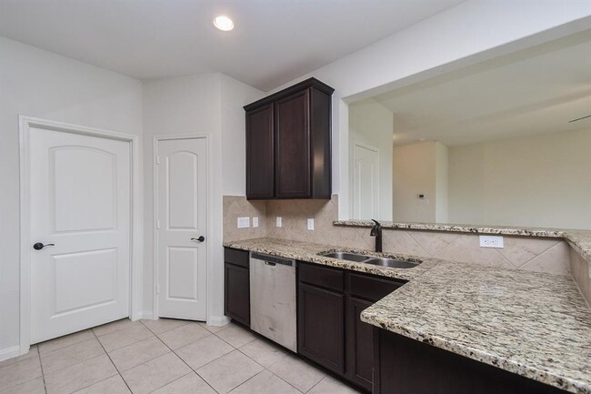 Building Photo - 21022 Echo Manor Dr