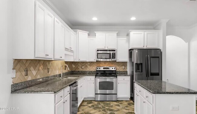 Building Photo - 282 Whispering Lake Dr