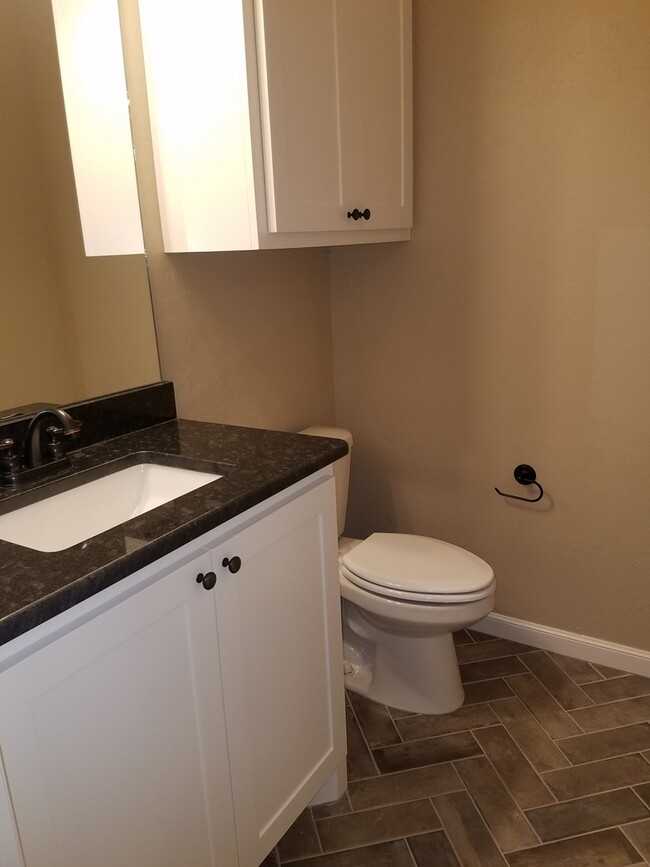 Building Photo - 3 bed 2.5 bath home with view of water
