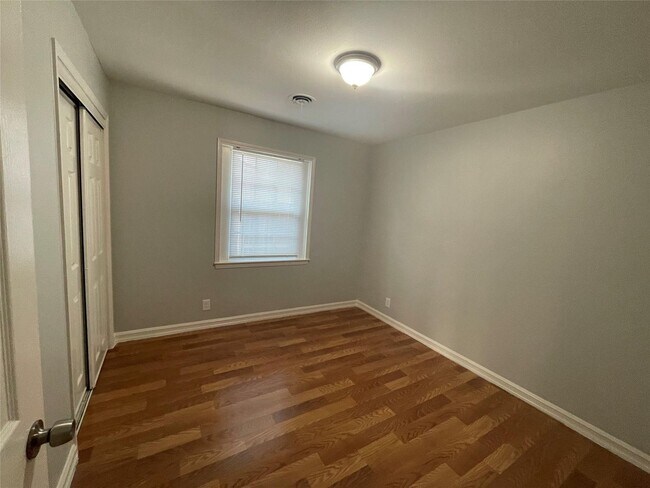 Building Photo - 3 BR/2BA |  Renovated Single Family Home |   2-car garage | Fenced backyard!