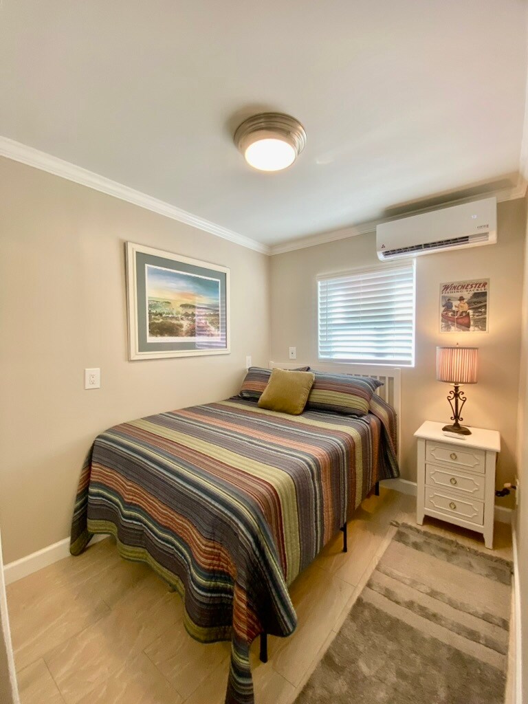 Building Photo - 2109 Pine Tree Dr