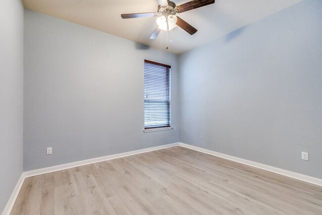 Building Photo - IMMACULATE 3bd/2ba/2gar/Office/Studay in Cobblestone Available NOW!