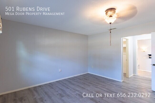 Building Photo - 501 Rubens Dr