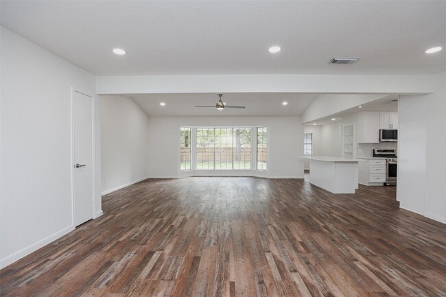 Building Photo - 27210 Wells Ln