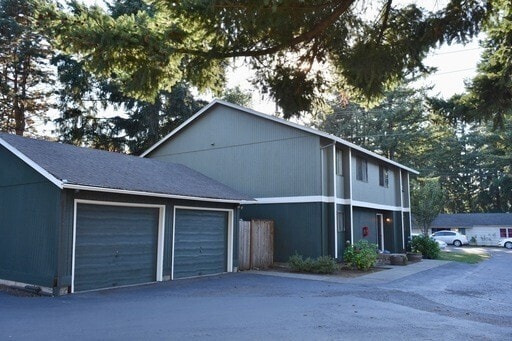 Building Photo - 2bed/1.5bath Town-home Available Soon! Cal...