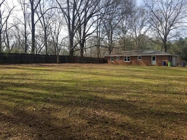 Building Photo - 180 N Burson Ave