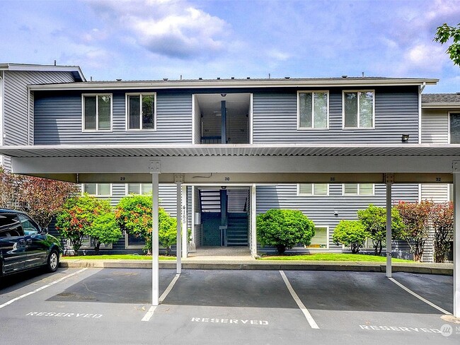 Building Photo - 4173 W Lake Sammamish Pkwy SE