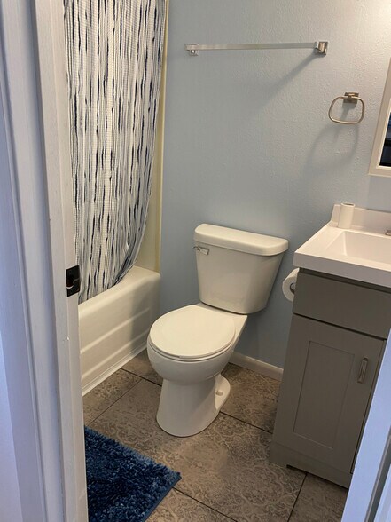 Building Photo - 902 Townline Rd