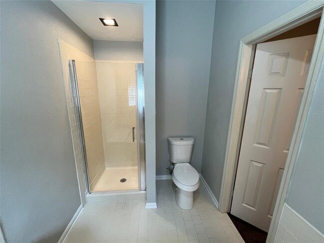Building Photo - 5622 Maple Square Dr