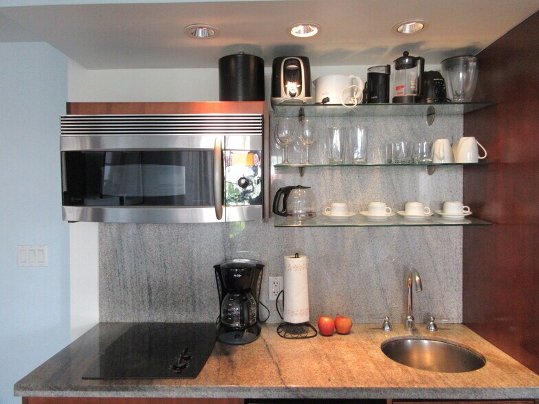 KITCHEN - 1060 Ocean Dr