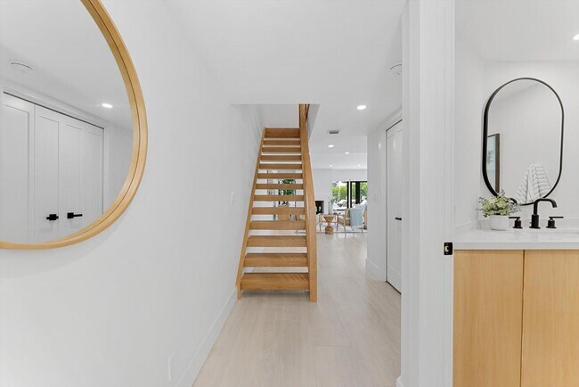 Building Photo - 1013 Bel Air Dr