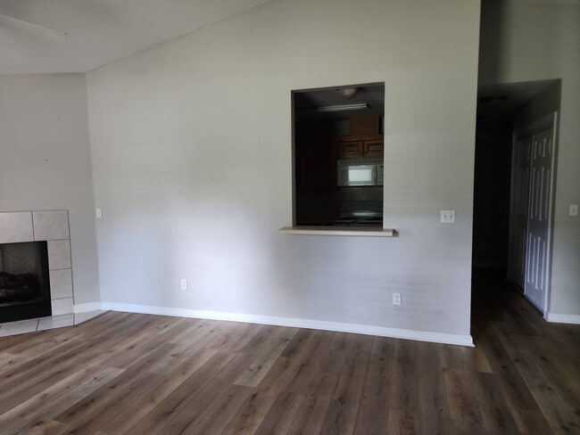 Building Photo - 59 Concord Rd