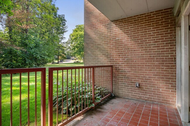 Building Photo - 3 bed/2 bath. Close to Campus. Pet Friendly.