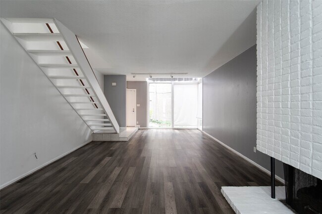 Building Photo - 6311 Riverview Way