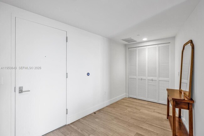 Building Photo - 121 NE 34th St